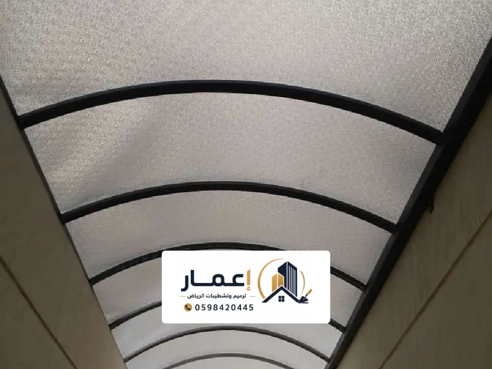 مظلات لكسان فوق السطح في الرياض