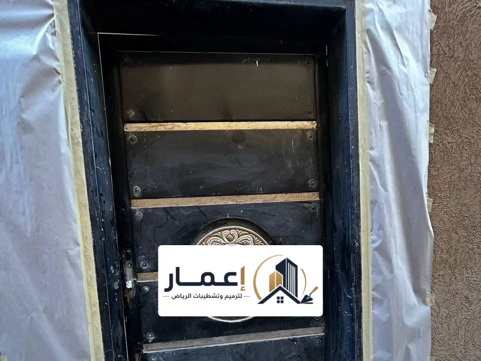 دهان باب حديد بالفرشاة الرياض