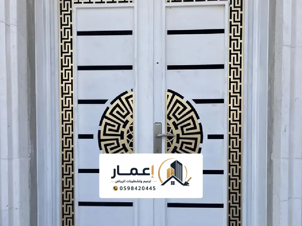 بوابة حديد خارجية عريضة لمدخل حوش منزل
