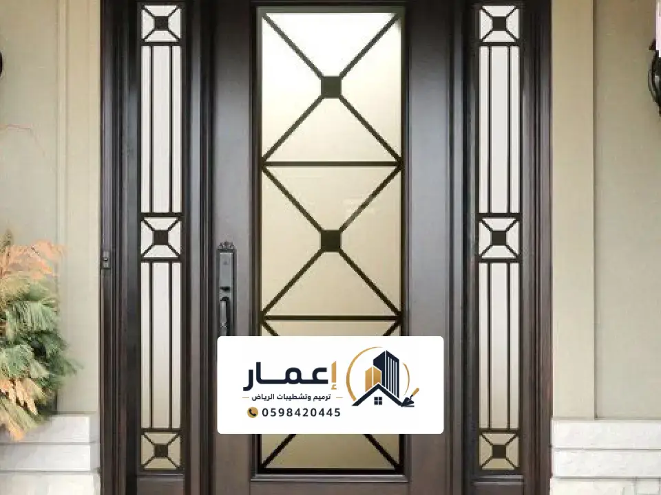 باب حديد خارجي مودرن بتصميم سادة واطار معدتي انيق