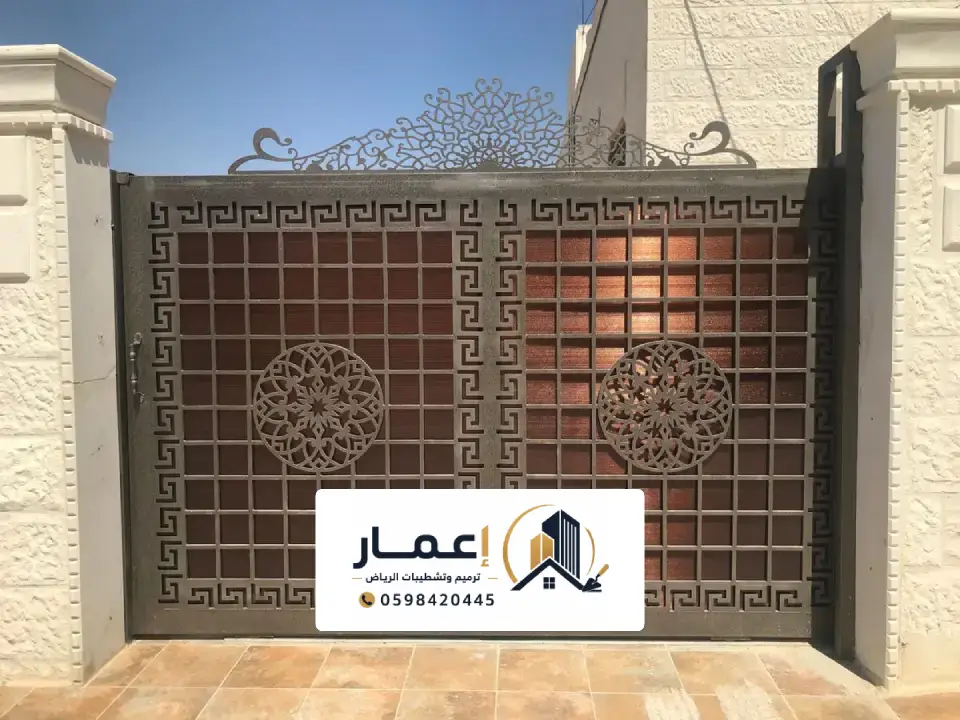 باب خارجي حديد مع زجاج بالرياض